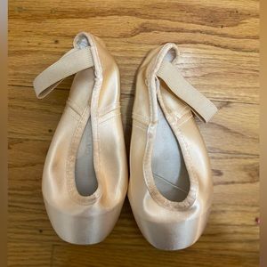 Brand New Gaynor Minden Pointe Shoes